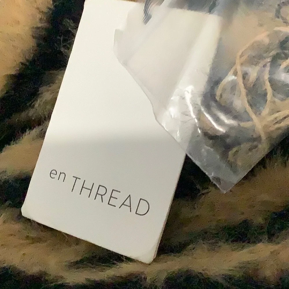 EN Thread Sweater - Picture 6 of 6